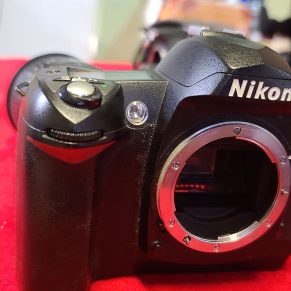 Nikon d70 with 2 lens - Picture 2 of 10